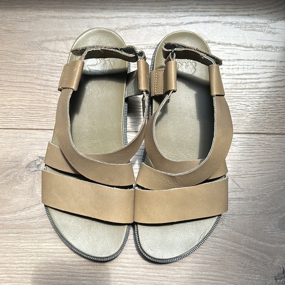 🎉Like New🎉 Sorel Leather Roaming sandals Sage Size 6.5 Camo Bottoms - Picture 9 of 12